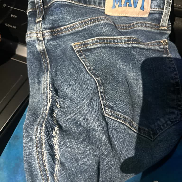 Ayıplı Pantolon Yırtıldı, Mağaza Çözüm Sunmadı