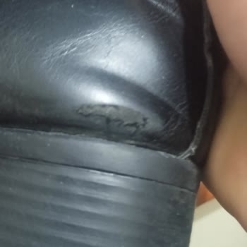 FLO Ayakkabı Derisi Hasar Gören Bota Kullanıcı Hatası Dedi