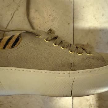 Derimod Ayakkabım Kısa Sürede Bozuldu: Marka Kalitesine Güven Sarsıldı