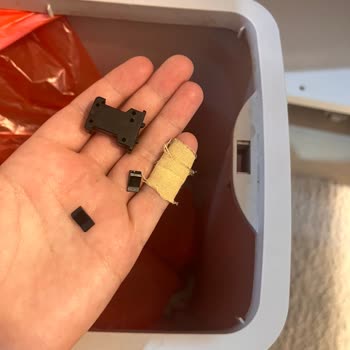 Kırılan Çöp Kova Kilit Klipsi İçin Yedek Parça Talebi Ve Cevapsız Otomatik Yanıtlar