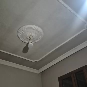 Gündüzleri Elektrik Kesintisi Aileyi Mahsur Bırakıyor