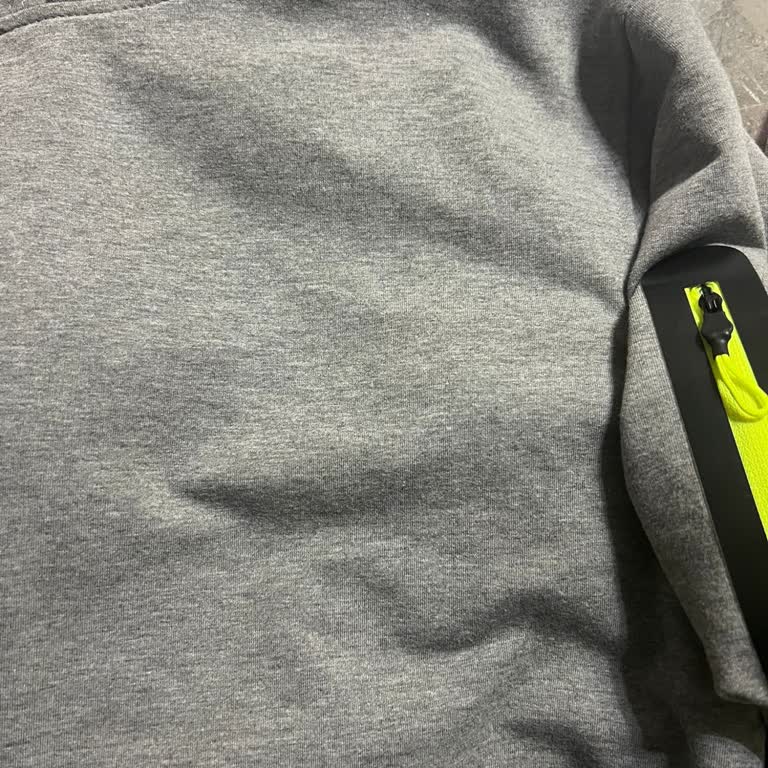 Logosu Düşen Sweatshirt’te Kullanıcı Hatası İddiası Ve Yetersiz Çözüm Teklifi