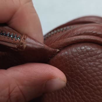 Derimod Çantamda 3 Ayda Soyulma Ve Kullanıcı Hatası İddiaları