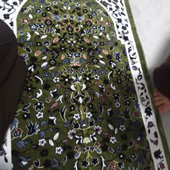 Gözde Kadife Tekstil Ravza’da Kullanılan Seccadelerde Böyle Bir Desen Kesinlikle Yoktu