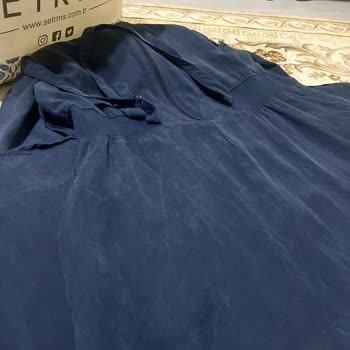 Setrms Mağazasında Yıkama Sonrası Bordo Ve Lacivert Elbiselerin Renk Solması Ve Değişim Talebi