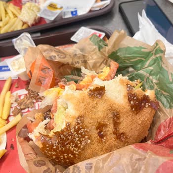 Burger King Kocaeli Şubesinde Bayat Ekmek Şikayeti