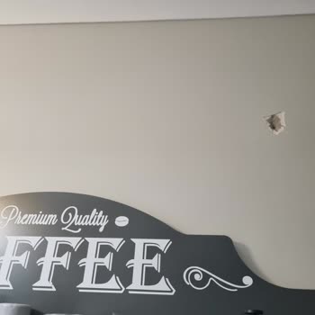 Montaj Sırasında Duvarıma Zarar Geldi, Kitaplık Kapakları Eksik, Çözüm Bekliyorum