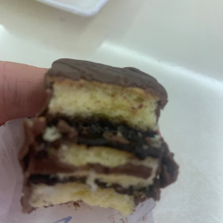 Uzay Pastanesi’nden Bayat Tartolet Ve Bozulmuş İkramlıklar