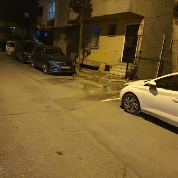 Kamu Yolunu Eşyalar Kapıyor: 536. Sokakta Trafik Ve Acil Servisler Tehlikede