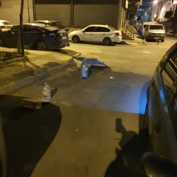 Kamu Yolunu Eşyalar Kapıyor: 536. Sokakta Trafik Ve Acil Servisler Tehlikede