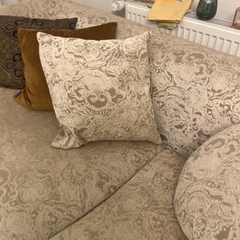 Saloni Mobilya'nın Çiçekli Kumaşlı Salon Koltuğunda Hızlı Deformasyon Ve Renk Solması