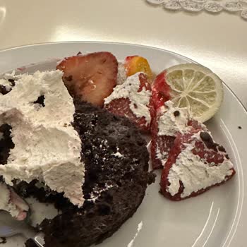 Nacaroğlu Baklava Küflü Bozuk Pasta Satıyor