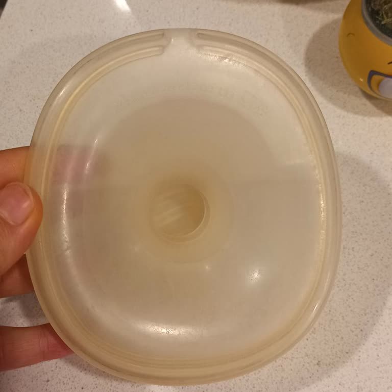 Plastik Bölümün Sararması Nedeniyle Göğüs Pompasının Değiştirilmesini Talep Ediyorum