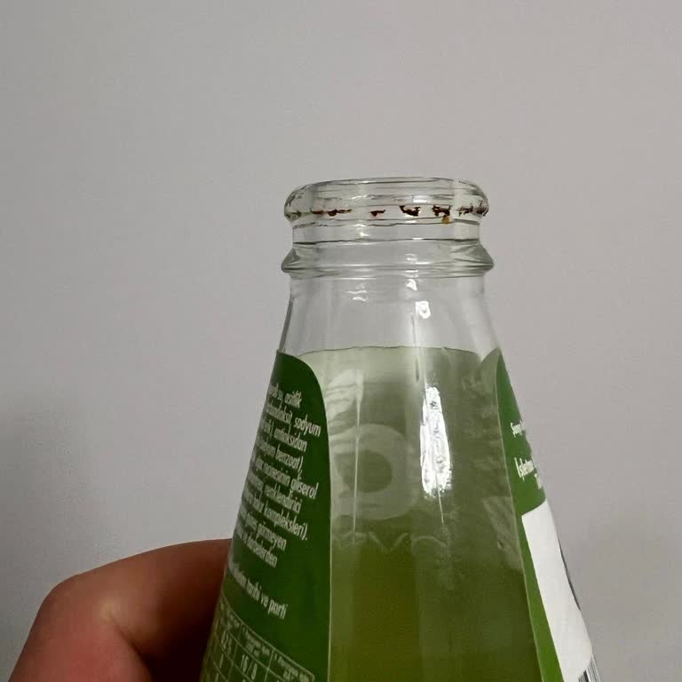 Avşar Tuzlu Erikli Sodada Paslanmış Şişe Ağızı: Gıda Güvenliği Endişesi