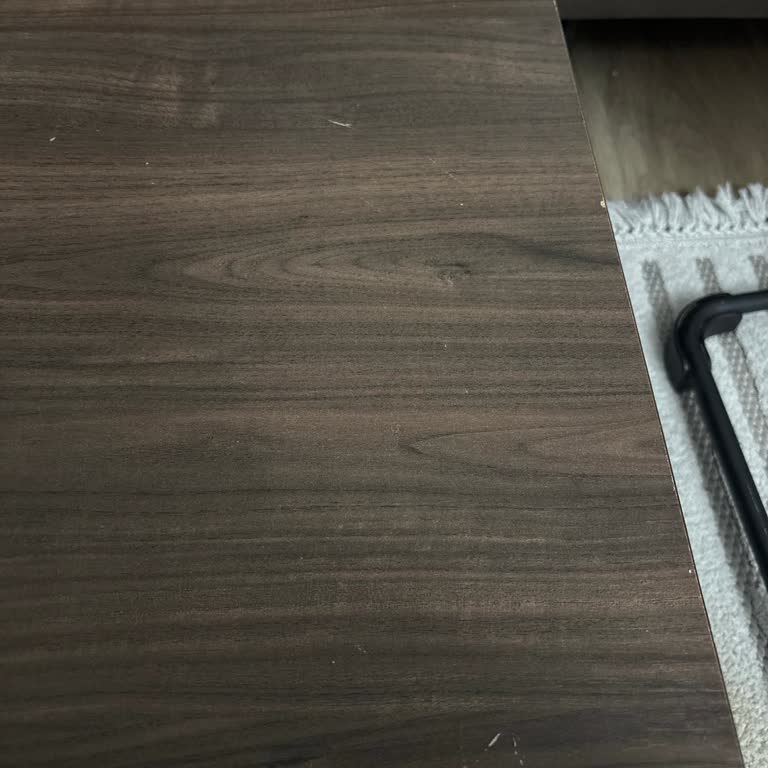 Yanlış Vidalanan Teknolojik Masa Çatladı, Çözüm Talep Ediliyor