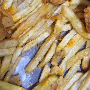 Cajun Corner'dan Bayat Ve Hijyenik Olmayan Gıdalar Nedeniyle Gıda Zehirlenmesi Ve Tam İade Talebi