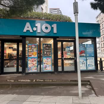 A101 Şubelerinde Kapı Kilitli Olurken Ve Açılış Saatinden Önce Aktüel Ürün Satışı