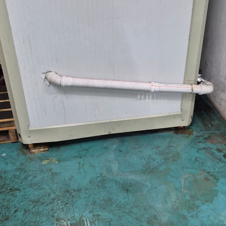 Zirkon Prefabrik Malzemenin Kalitesinin Çok Düşük Olması Nedeniyle Zemin Hareket Ediyor