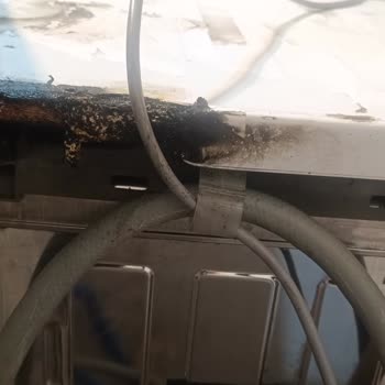 Bulaşık Makinesi Yanarak Üst Kapağını Yaktı, Evde Yangın Riski Oluşturdu Ve Set Üstü Ocak İle Airfry Cihazı Hasar Gördü