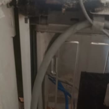 Bulaşık Makinesi Yanarak Üst Kapağını Yaktı, Evde Yangın Riski Oluşturdu Ve Set Üstü Ocak İle Airfry Cihazı Hasar Gördü