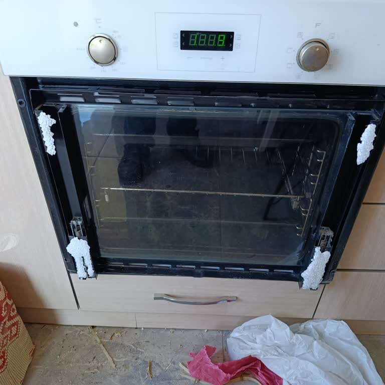 Hoover Fırın Dış Camı Kırıldı Yetkili Parça Temin Etmedi