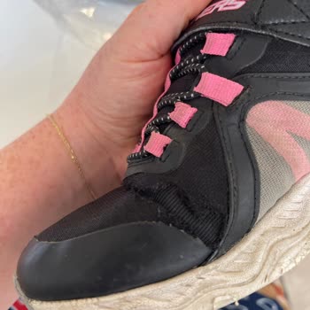 Skechers Çocuk Ayakkabısında Üretim Hatası Nedeniyle Değişim Talebi