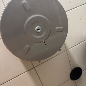 İstanbul Süreyya Plajı Penguen Kitabevi’nde Su Şişesi Yasak Ve Hijyen Sorunları