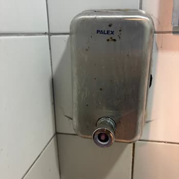 İstanbul Süreyya Plajı Penguen Kitabevi’nde Su Şişesi Yasak Ve Hijyen Sorunları