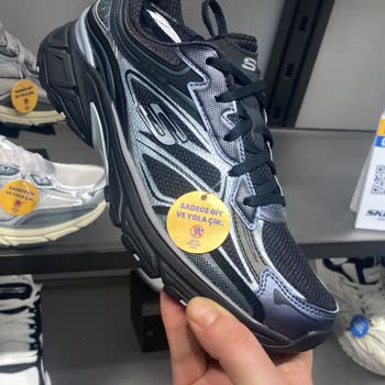 Skechers Mağazasında Saygısız Davranış Ve Yanıltıcı Ürün Sunumu
