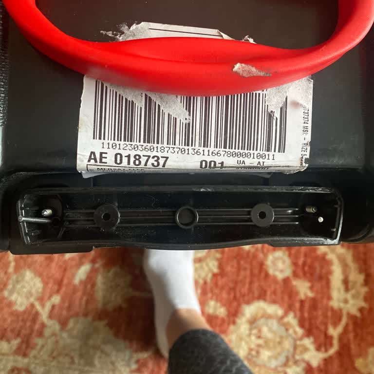 Aras Kargo Bavulumu Koruması İhmal Etti, Çekçek Kırıldı Ve Sorumluluğu Reddi