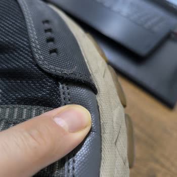 Skechers Ayakkabım Dikiş Yerlerinden Patladı, Garantiden Red Cevabı