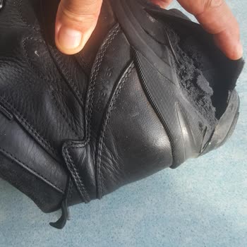 Sağ Botun Tabanı Çürüdü: Kalitesiz Malzeme Ve Haksız Kullanım İddiası