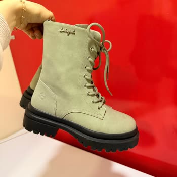 Kalitesiz Botta Deri Soyulması Ve Mağazanın Sorumluluk Reddi