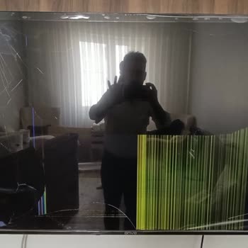 Teslimat Ve Kurulumda Kırık Ekranlı TV Değişim Talebim Reddedildi