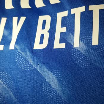 Adidas Online Mağazasından Gelen Defolu Forma İçin Net Çözüm Talebi