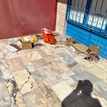 Silifke A101 Şubesinin Yanındaki Açık Atık Çuvalları Çevre Kirliliğine Neden Oluyor