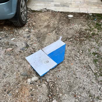 Silifke A101 Şubesinin Yanındaki Açık Atık Çuvalları Çevre Kirliliğine Neden Oluyor