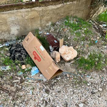 Silifke A101 Şubesinin Yanındaki Açık Atık Çuvalları Çevre Kirliliğine Neden Oluyor