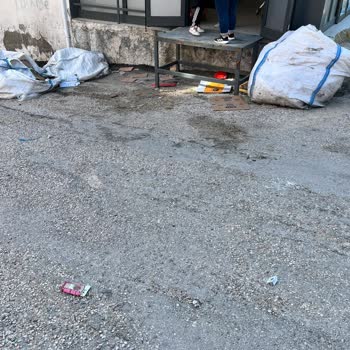 Silifke A101 Şubesinin Yanındaki Açık Atık Çuvalları Çevre Kirliliğine Neden Oluyor