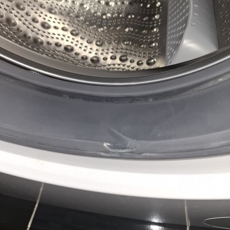 Garanti Kapsamındaki Çamaşır Makinesinin Kapak Körüğü Yırtılması İçin 3.500 TL Ücret Talebi Haksız