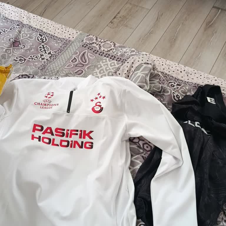 Siparişte Siyah Olması Gereken Kıyafet Beyaz Geldi Ve Hızlı Değişim Bekliyorum