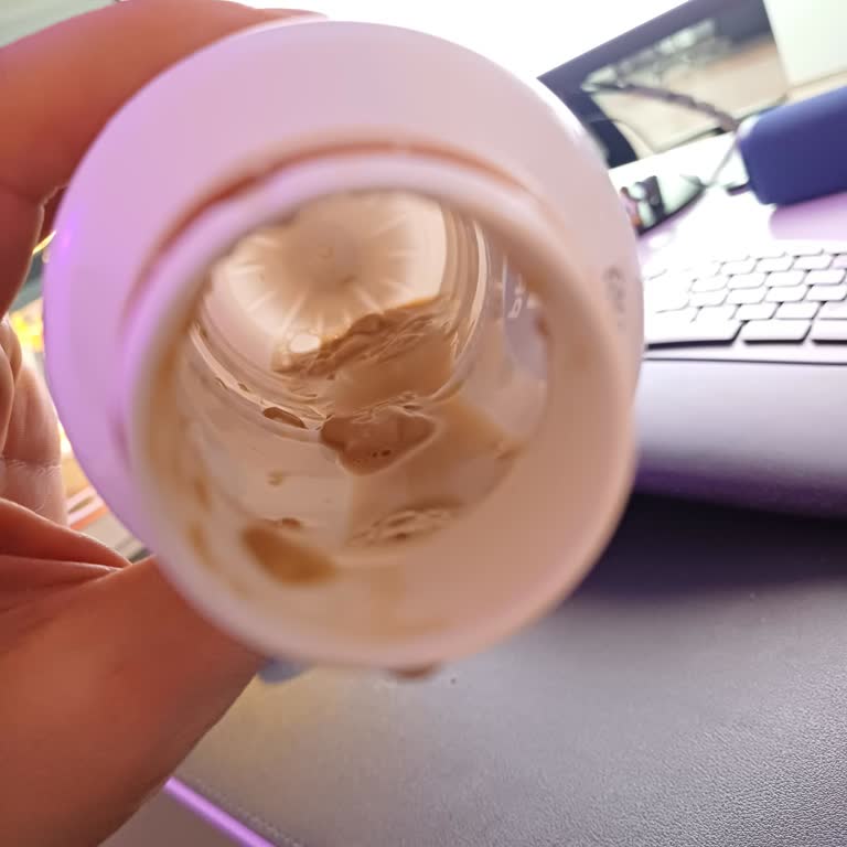 İçim Süt Ve Süt Ürünleri Sütü Tüketirken Ağzıma Ne Olduğu Belli Olmayan Tortu Benzeri Madde Geldi