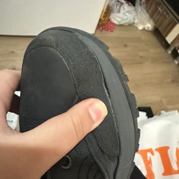 Dockers Botunda Yapışkan Sorunu Ve Mağazanın Reddedilen İade Kararı