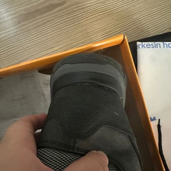 Dockers Botunda Yapışkan Sorunu Ve Mağazanın Reddedilen İade Kararı