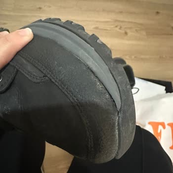 Dockers Botunda Yapışkan Sorunu Ve Mağazanın Reddedilen İade Kararı