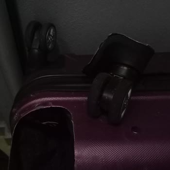 Kabin Boy Valizin Tekerlek Kabuk Kırılması Ve Garanti Reddi