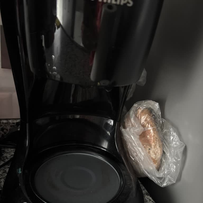 Philips HD7462 Cam Demliği Garantide Kırıldı Ve Ücretsiz Değişim Talep Ediliyor