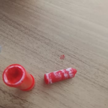 Küflü Dudak Nemlendiricisinde Şiddetli Yanma Ve Ciddi Çatlak