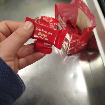 Carrefour Markette Süresi Geçmiş Çikolata Satışı Ve Gıda Güvenliği İhlali