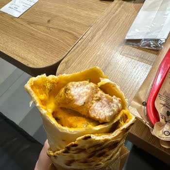 Hamile Müşteriye Pişmemiş Tavuk Dürüm Ve Çözüm Sunulmaması